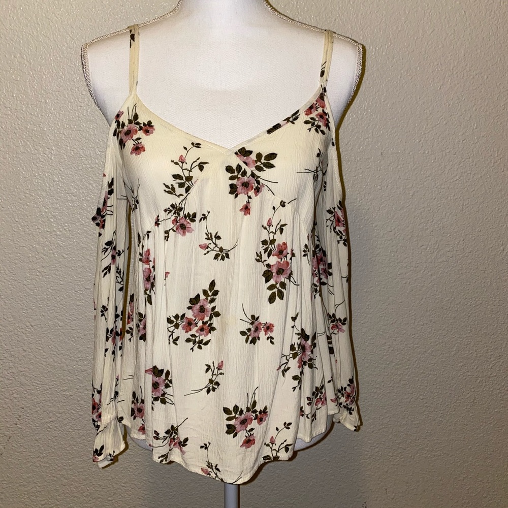 American Eagle cream floral top